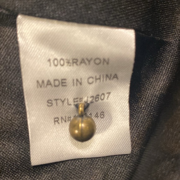 Cute floral halter dress - Picture 3 of 3